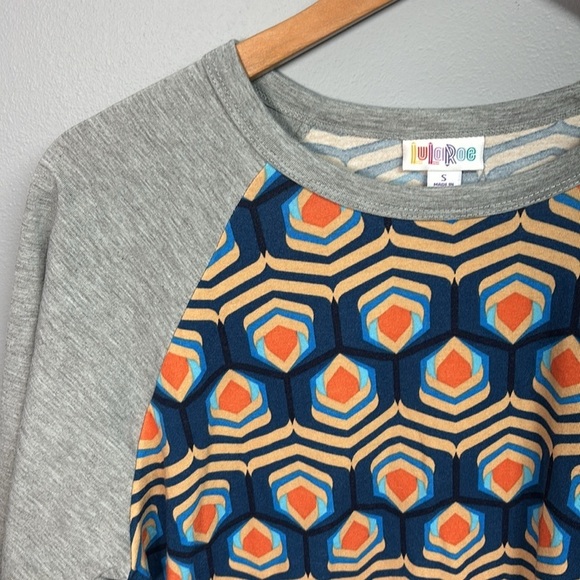 LuLaRoe Colorful Geometric Raglan Top - Picture 2 of 4